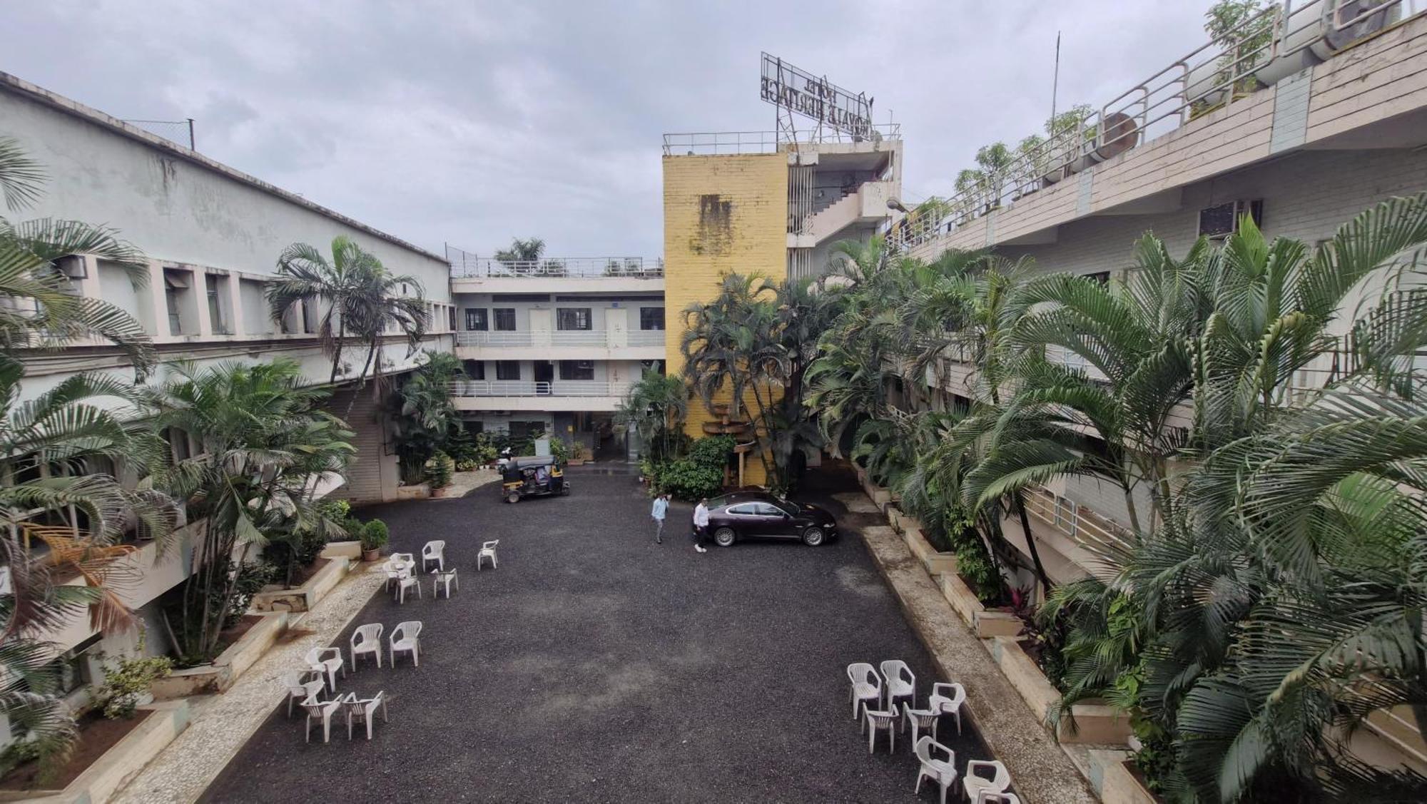 Hotel Royale Heritage Nashik Buitenkant foto