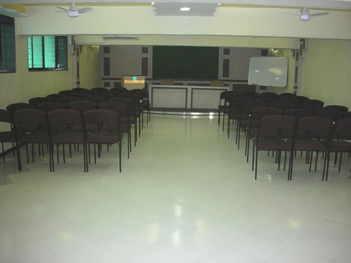 Hotel Royale Heritage Nashik Buitenkant foto