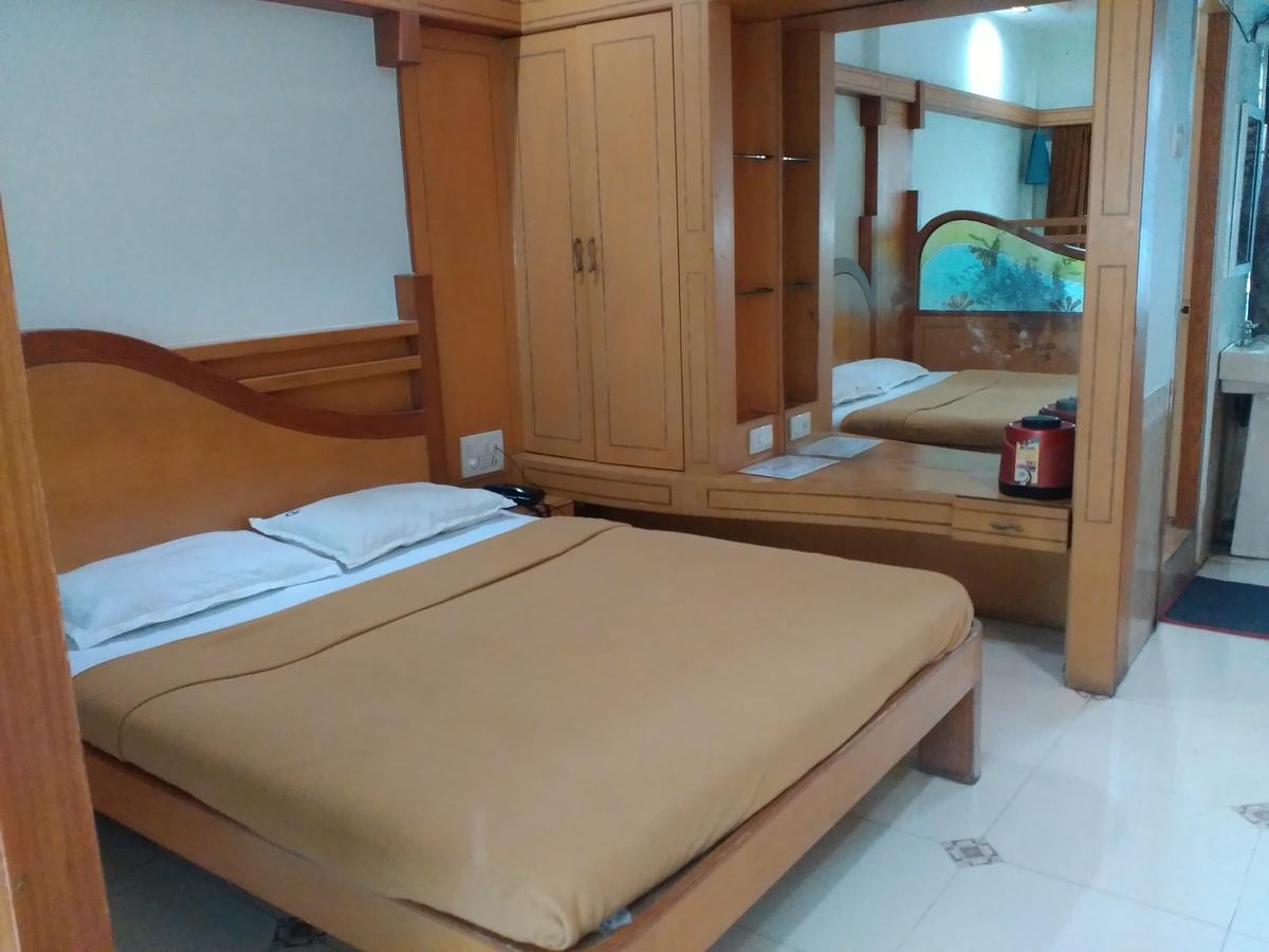 Hotel Royale Heritage Nashik Buitenkant foto
