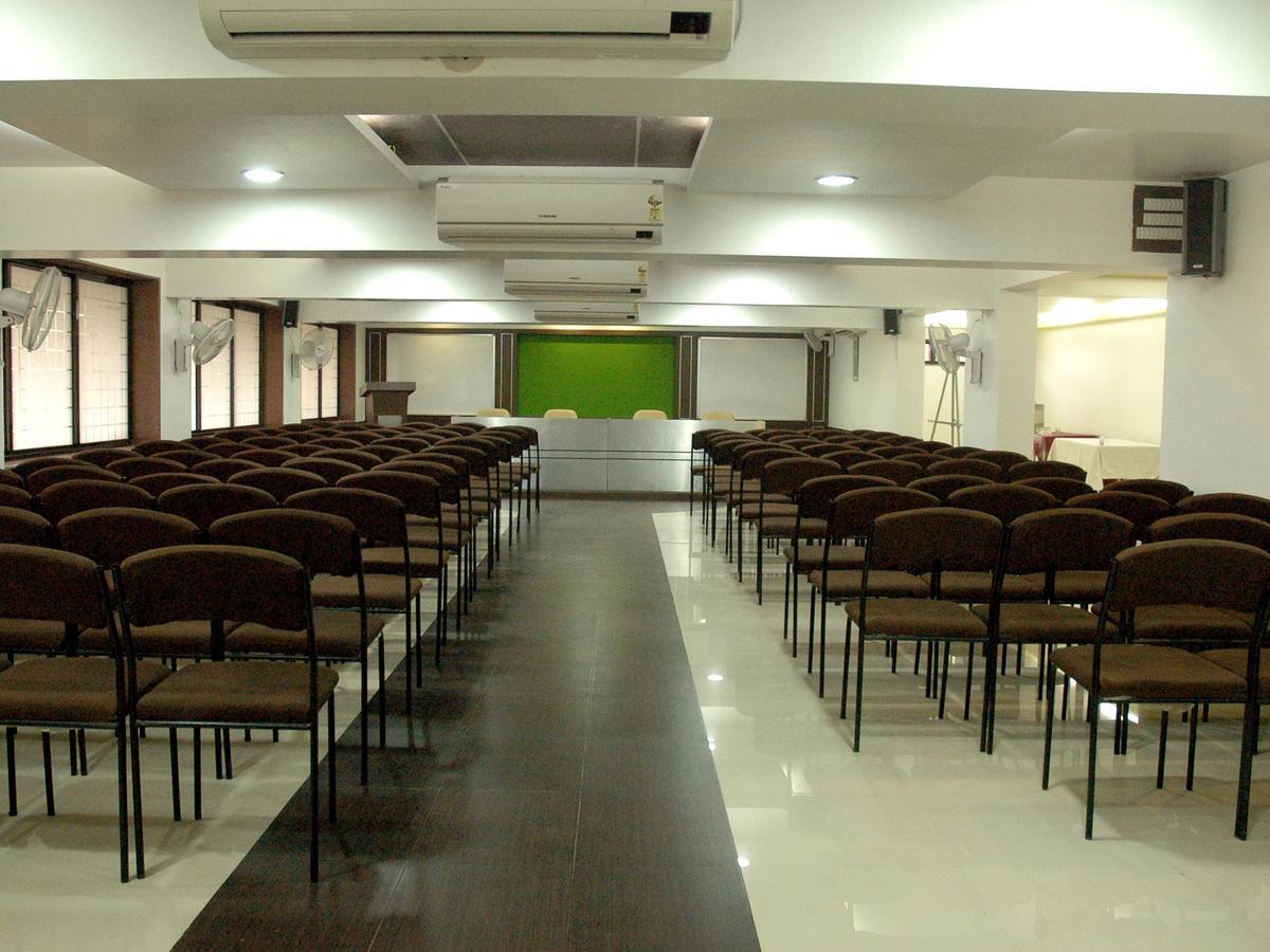Hotel Royale Heritage Nashik Buitenkant foto