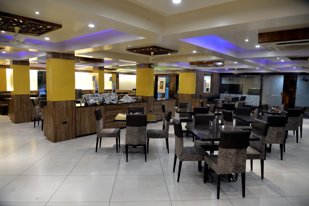 Hotel Royale Heritage Nashik Buitenkant foto