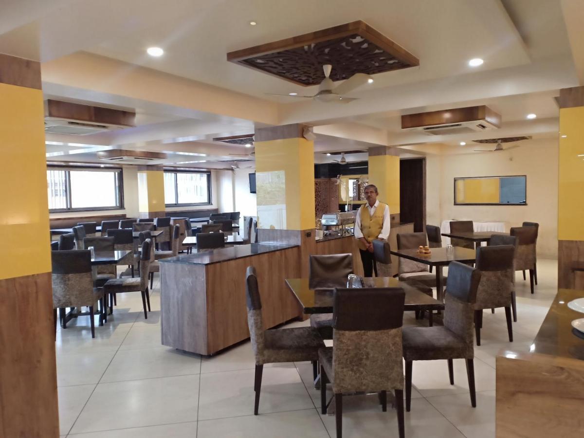 Hotel Royale Heritage Nashik Buitenkant foto